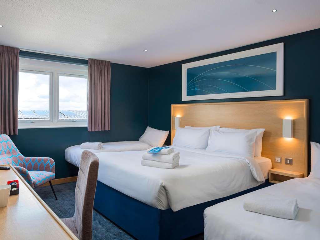 Travelodge Bath Central Room photo