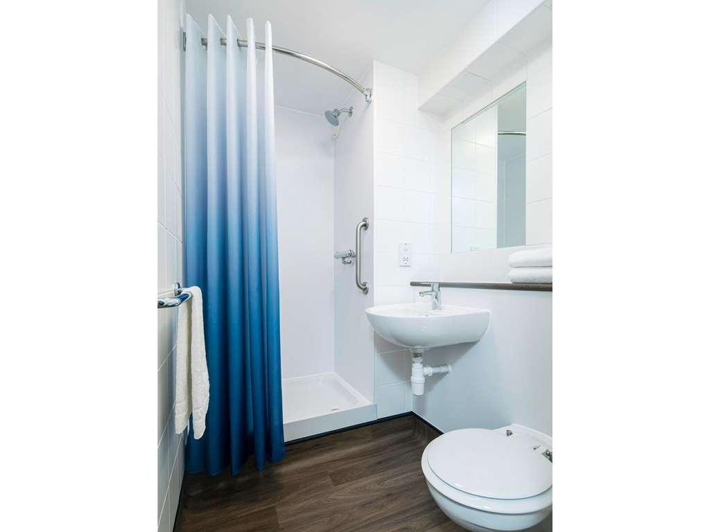 Travelodge Bath Central Room photo