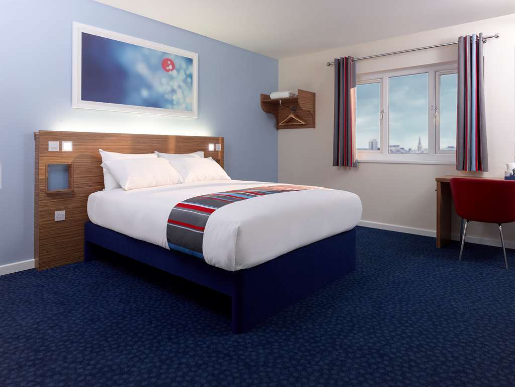 Travelodge Bath Central Room photo