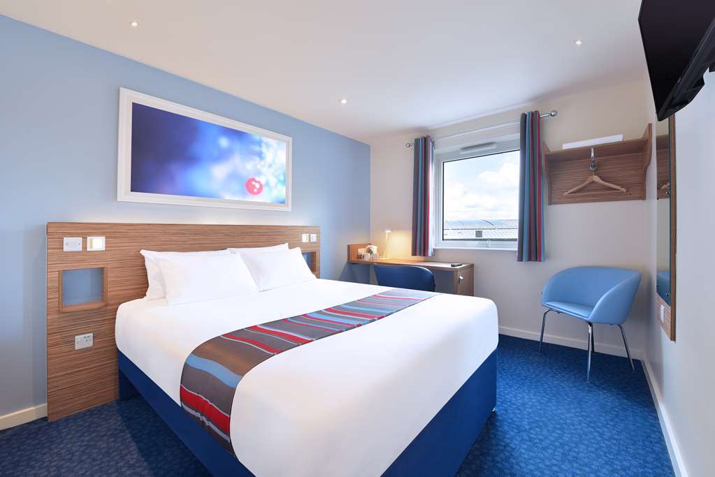 Travelodge Bath Central Room photo